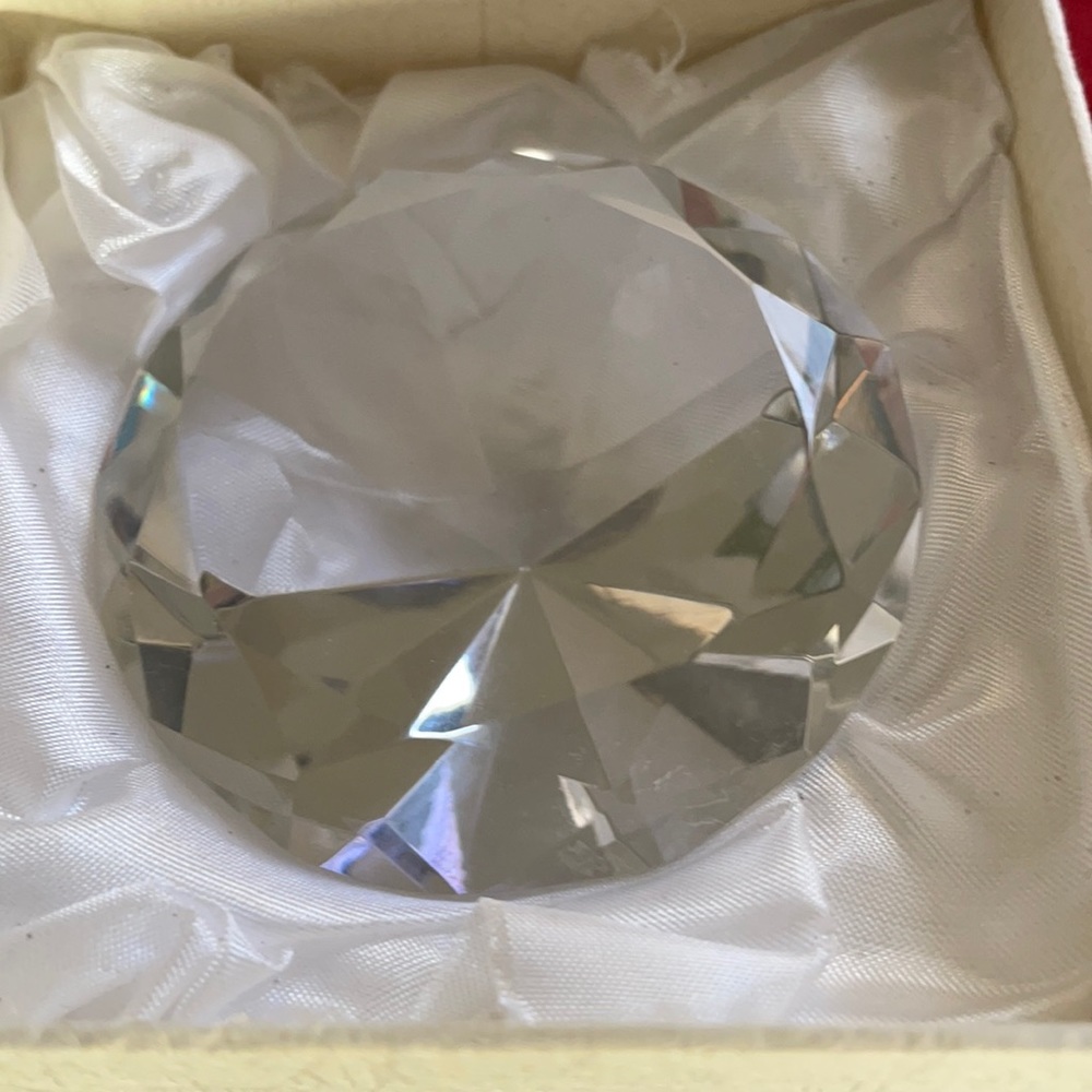 CRYSTAL DIAMOND CLEAR PAPER WEIGHT